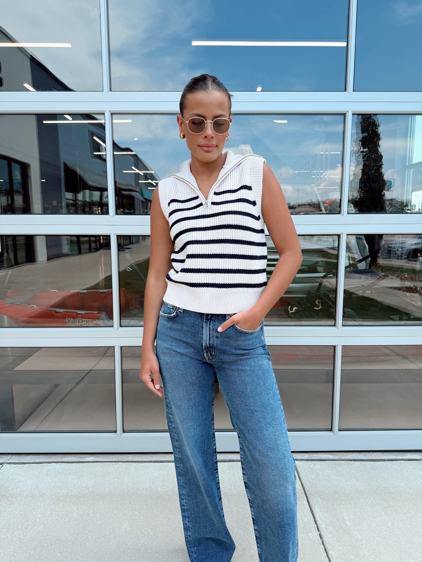 STRIPED HALF ZIP SLEEVELESS KNOT TOP