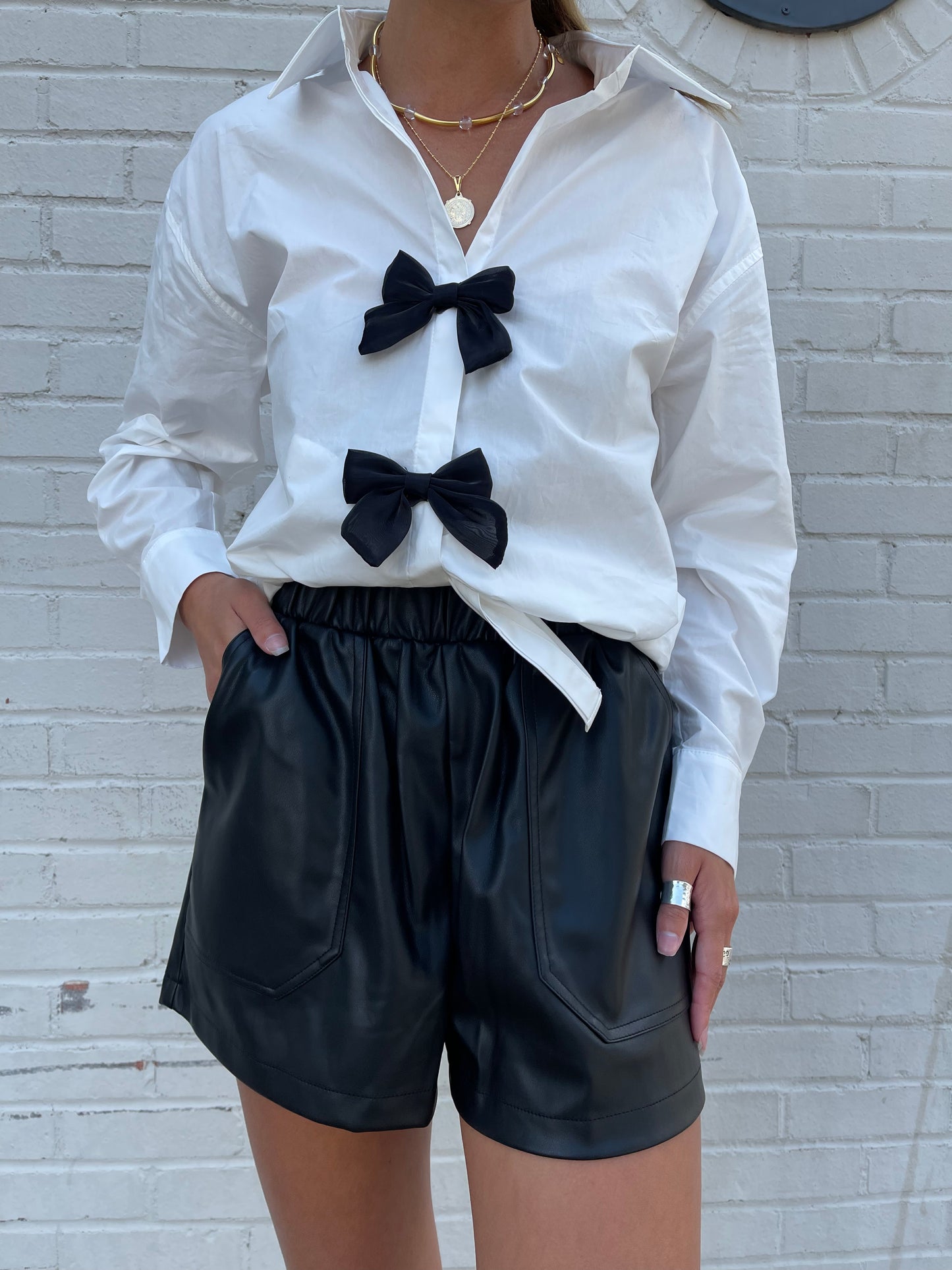 BOW BUTTON DOWN