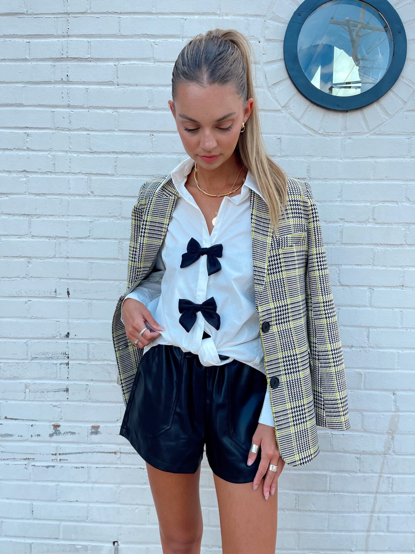 BOW BUTTON DOWN