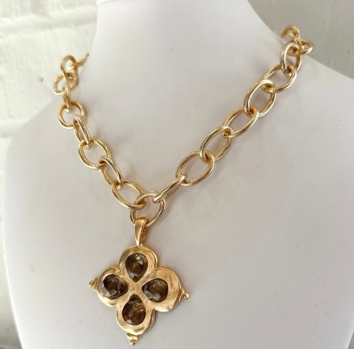 GOLD CLOVER NECKLACE