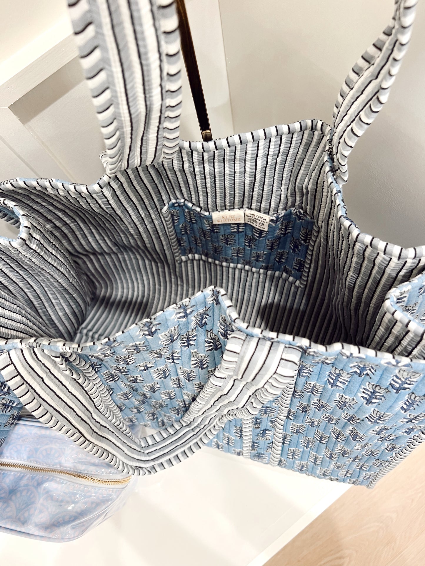 QUILTED TOTE BAG