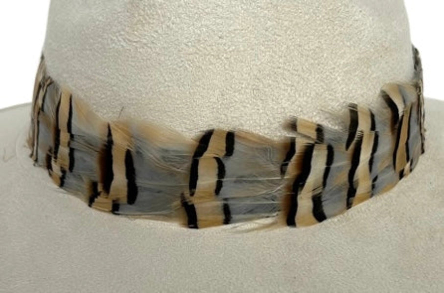 SUEDE HAT WITH GREY STRIPED FEATHER