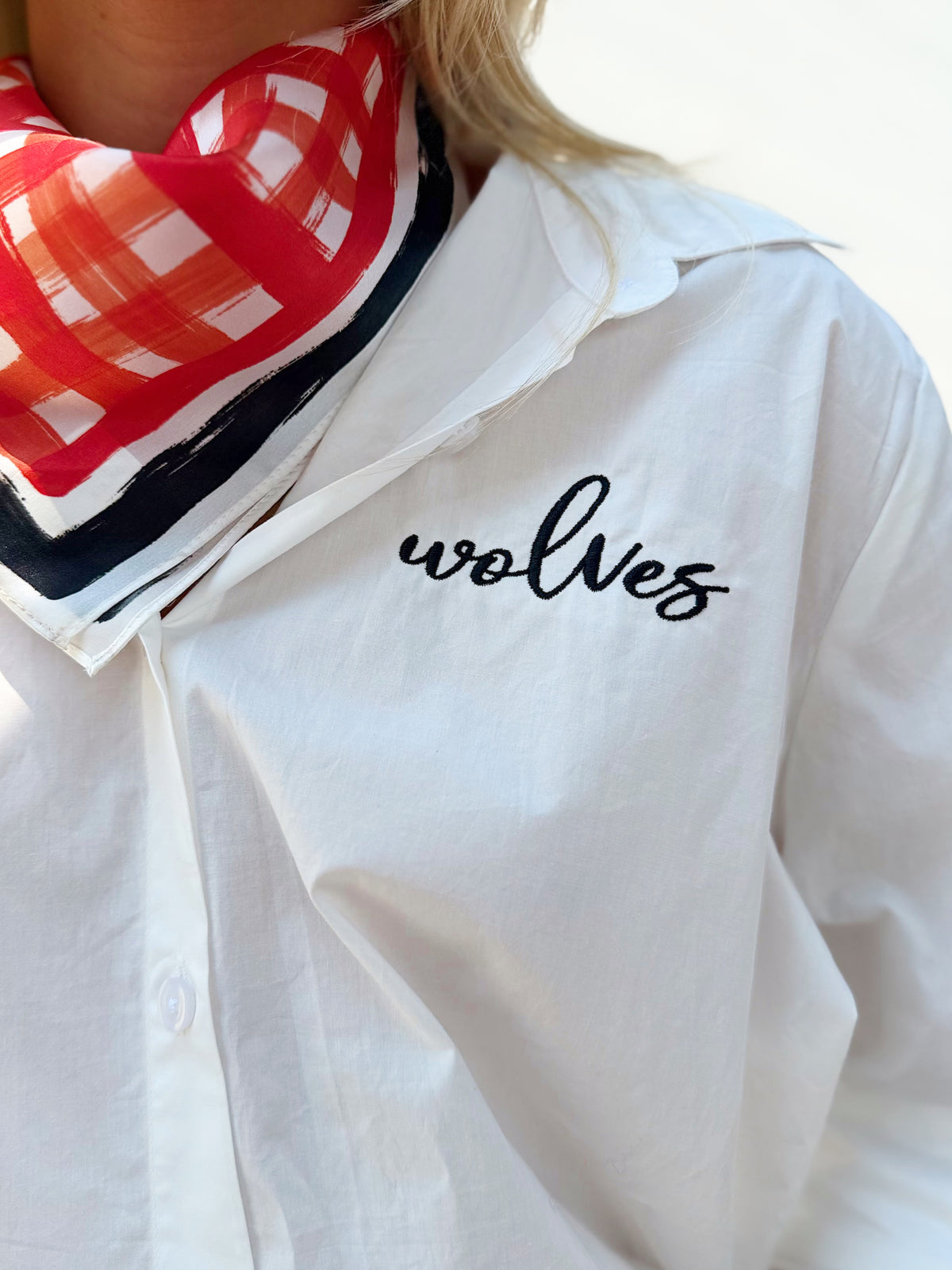 WOLVES BUTTON UP