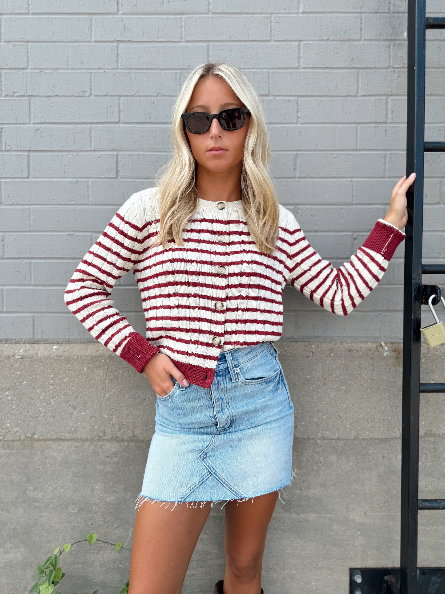 CREWNECK BUTTON SWEATER