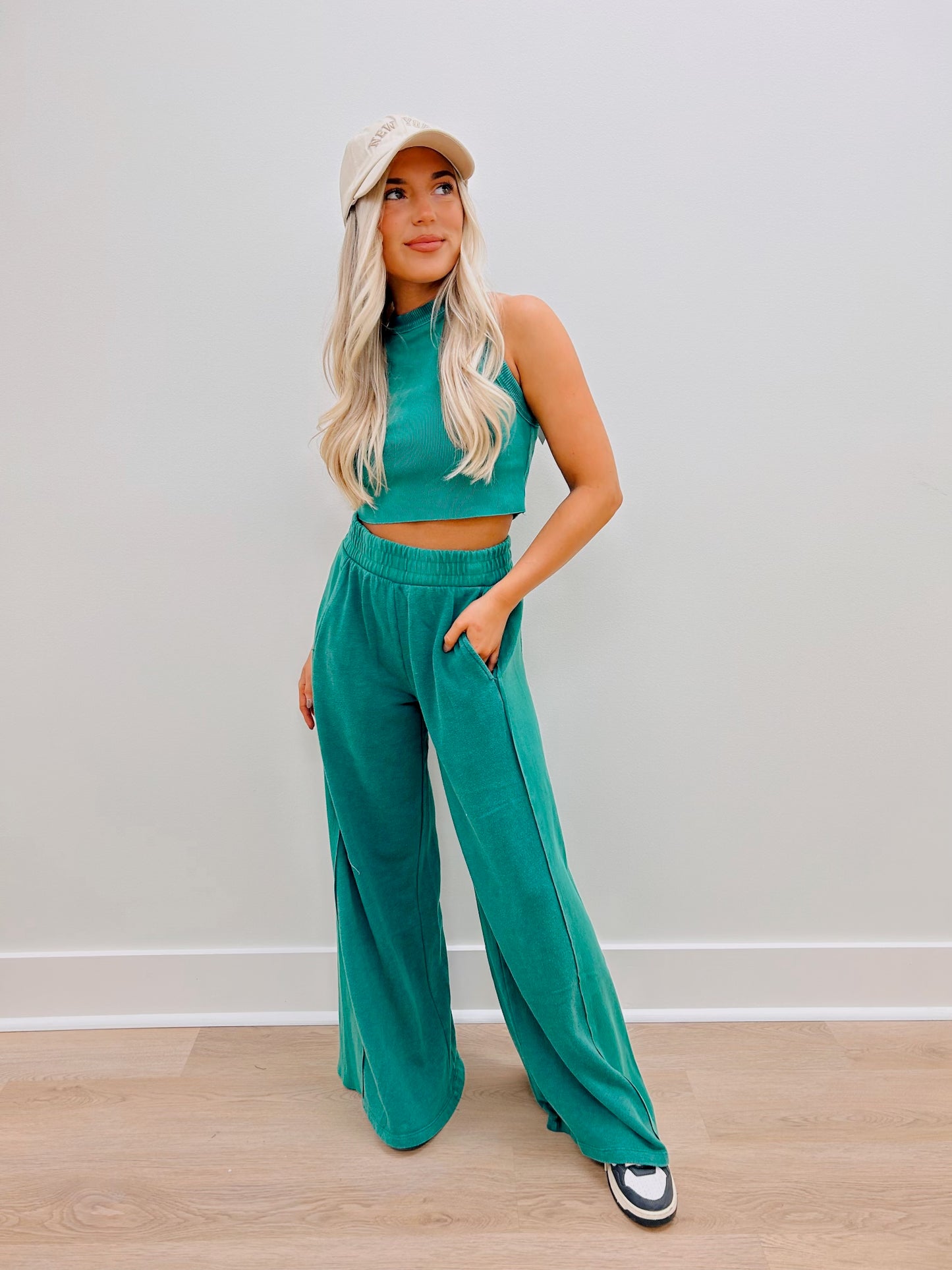 HALTER NECK CROP & PANT SET