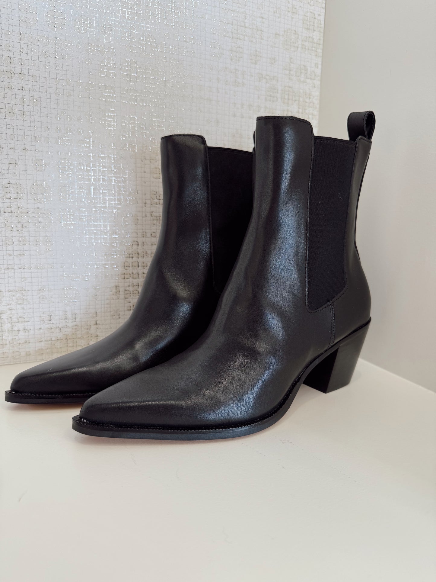 SHADIE H20 - BLACK LEATHER