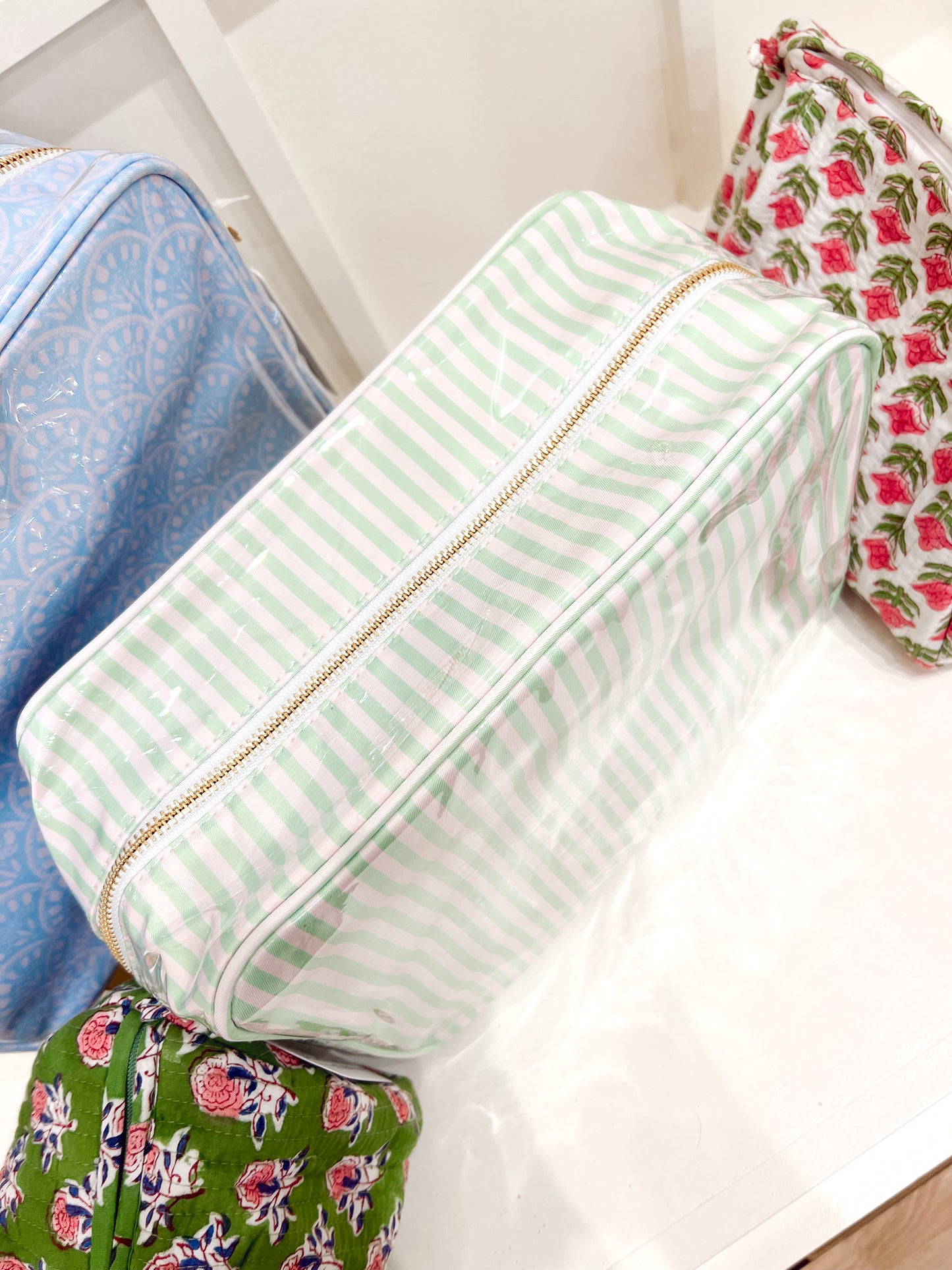 CLEAR XL TOILETRY BAG