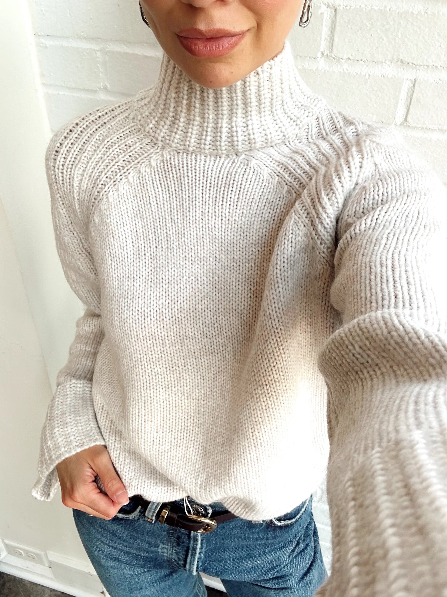 EMERGE FUNNLE NECK SWEATER