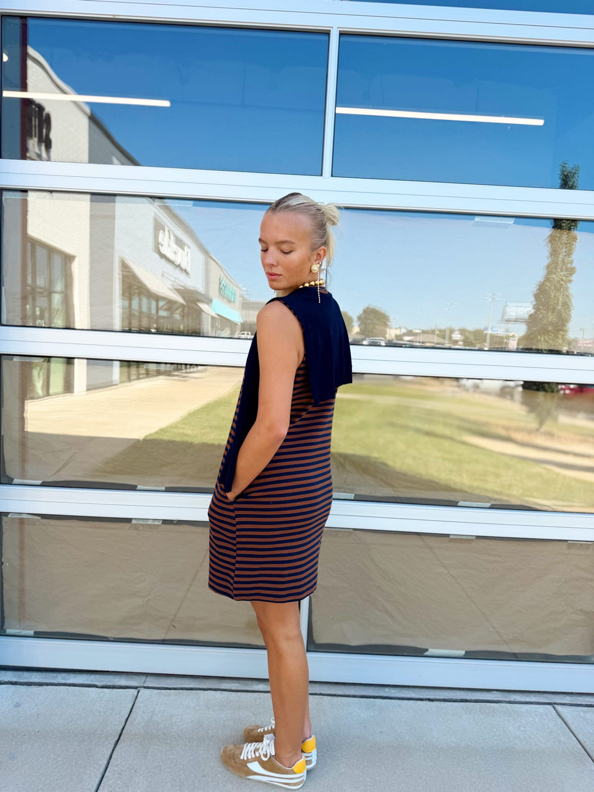 SLEEVELESS DRESS