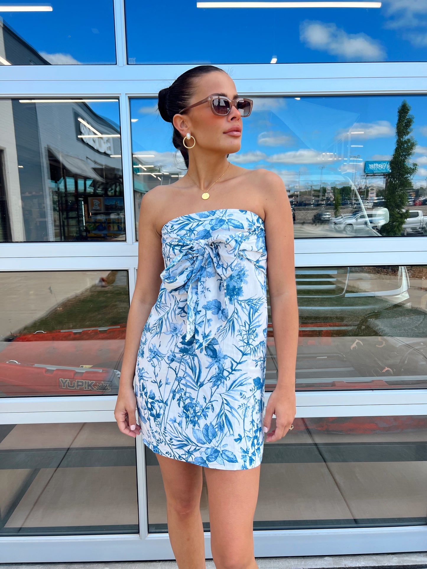 STRAPLESS FLORAL TIE DRESS