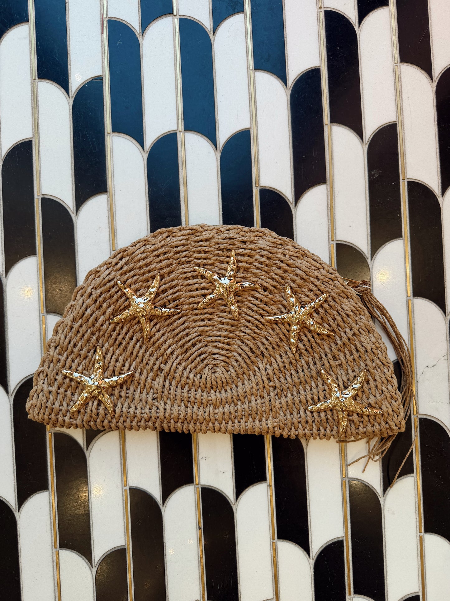 WOVEN STRAW STARFISH TASSEL HALF MOON CLUTCH BAG