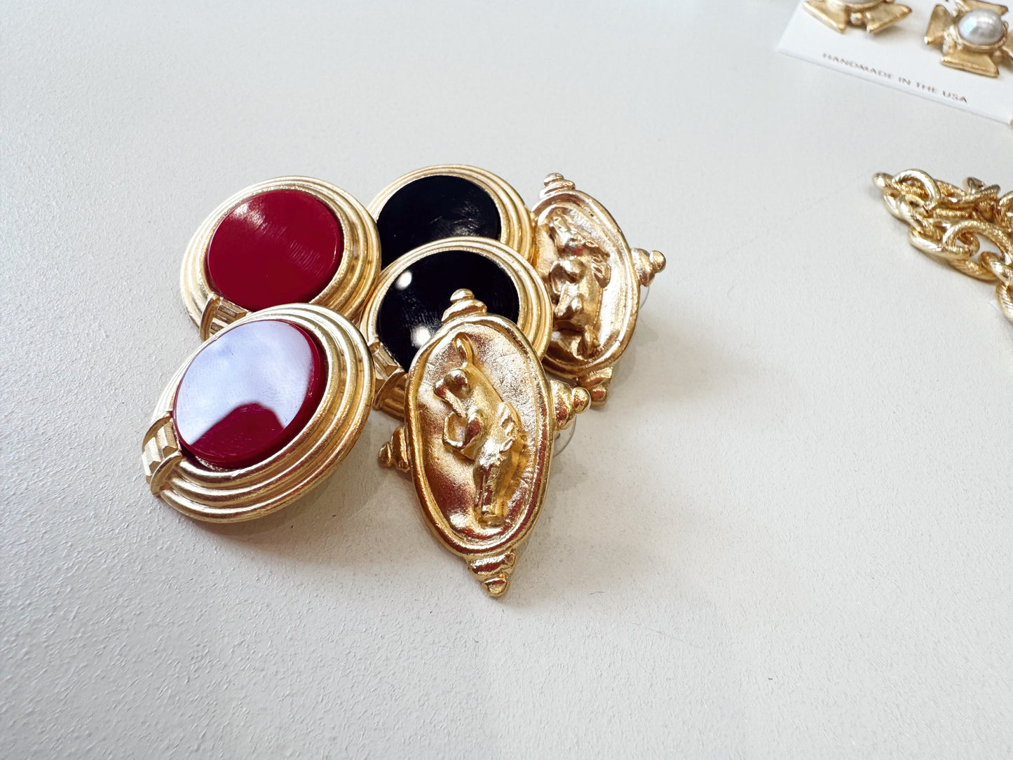GOLD ROUND W/ BLACK EARRINGS