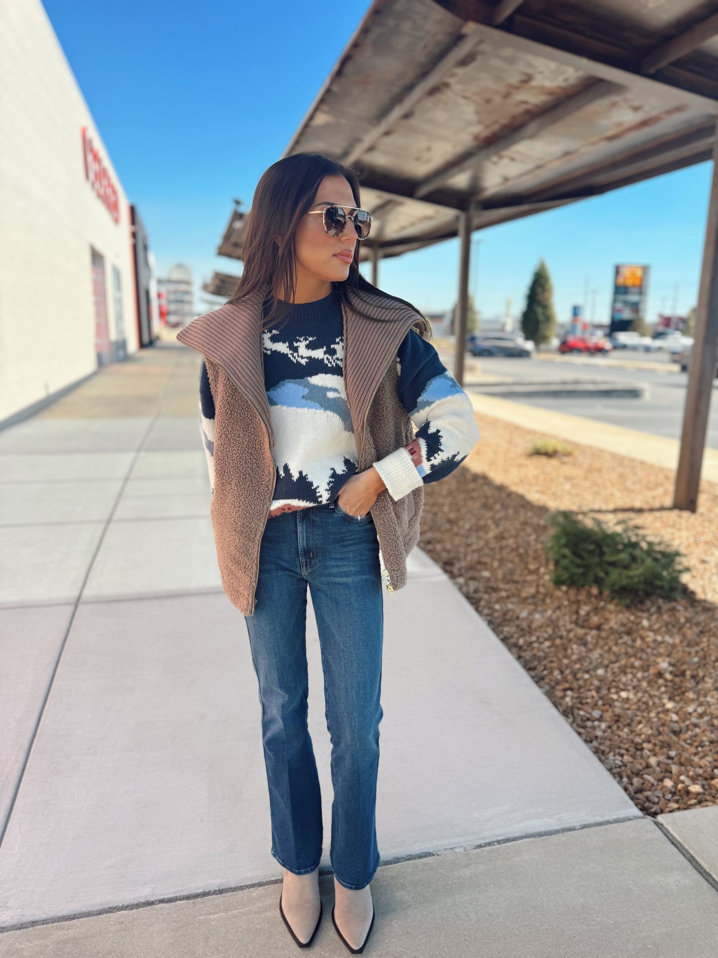 SKI VILLAGE SWEATER
