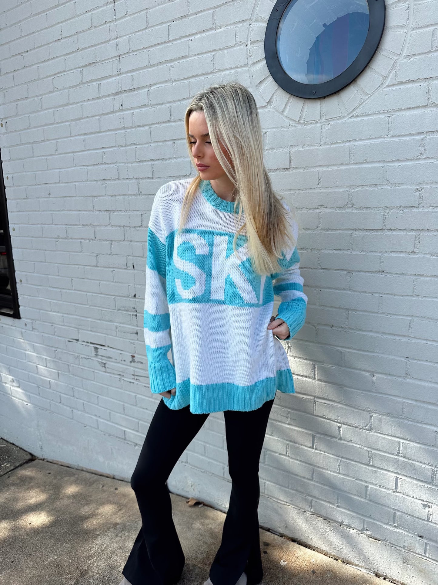 SKI IN SWEATER