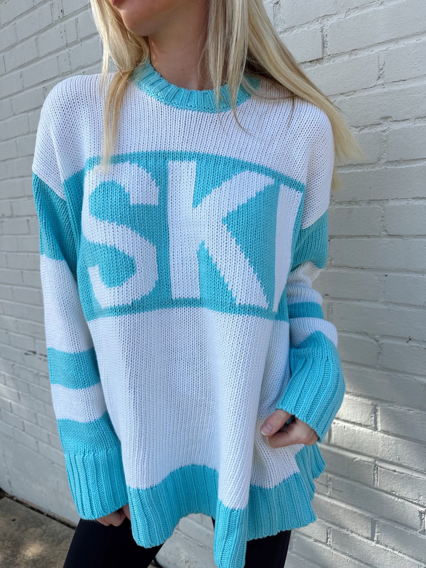 SKI IN SWEATER