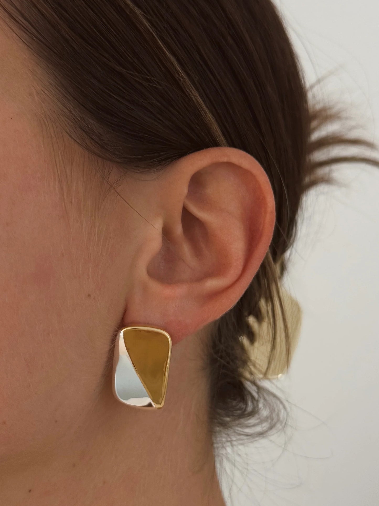 TWO TONED BAR STUDS