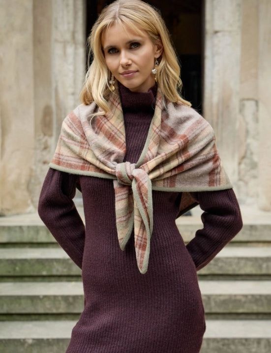 WOOL TRIANGLE SCARF
