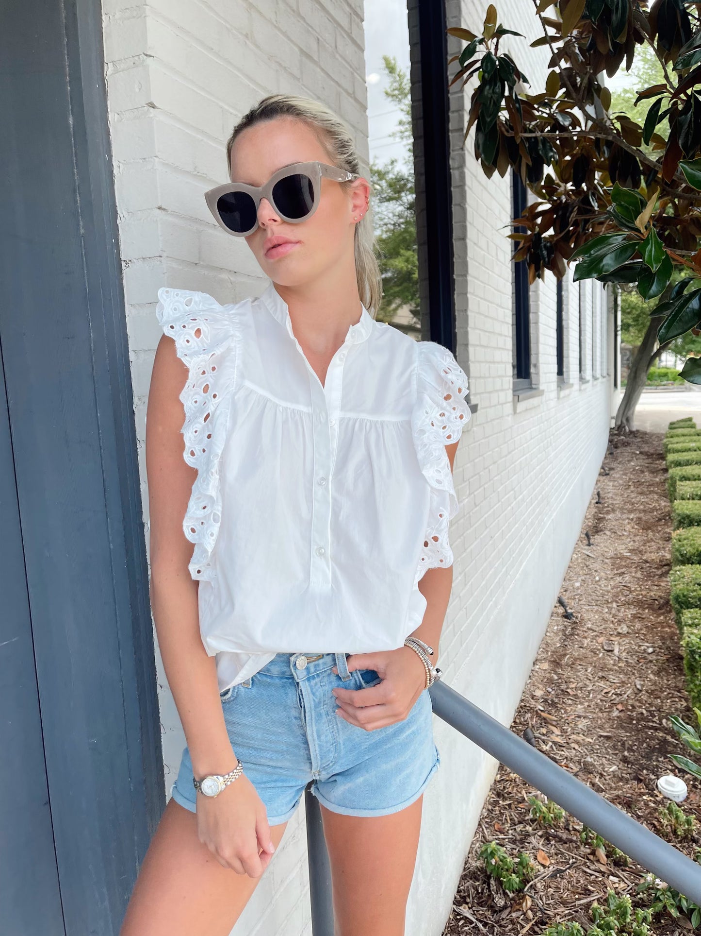 THE SLEEVELESS SCARLETT