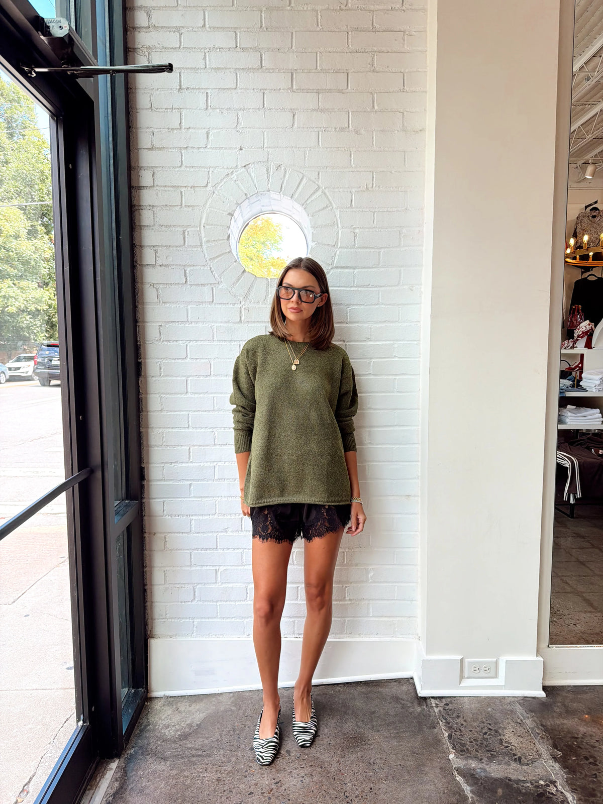 LACE TRIM SHORT