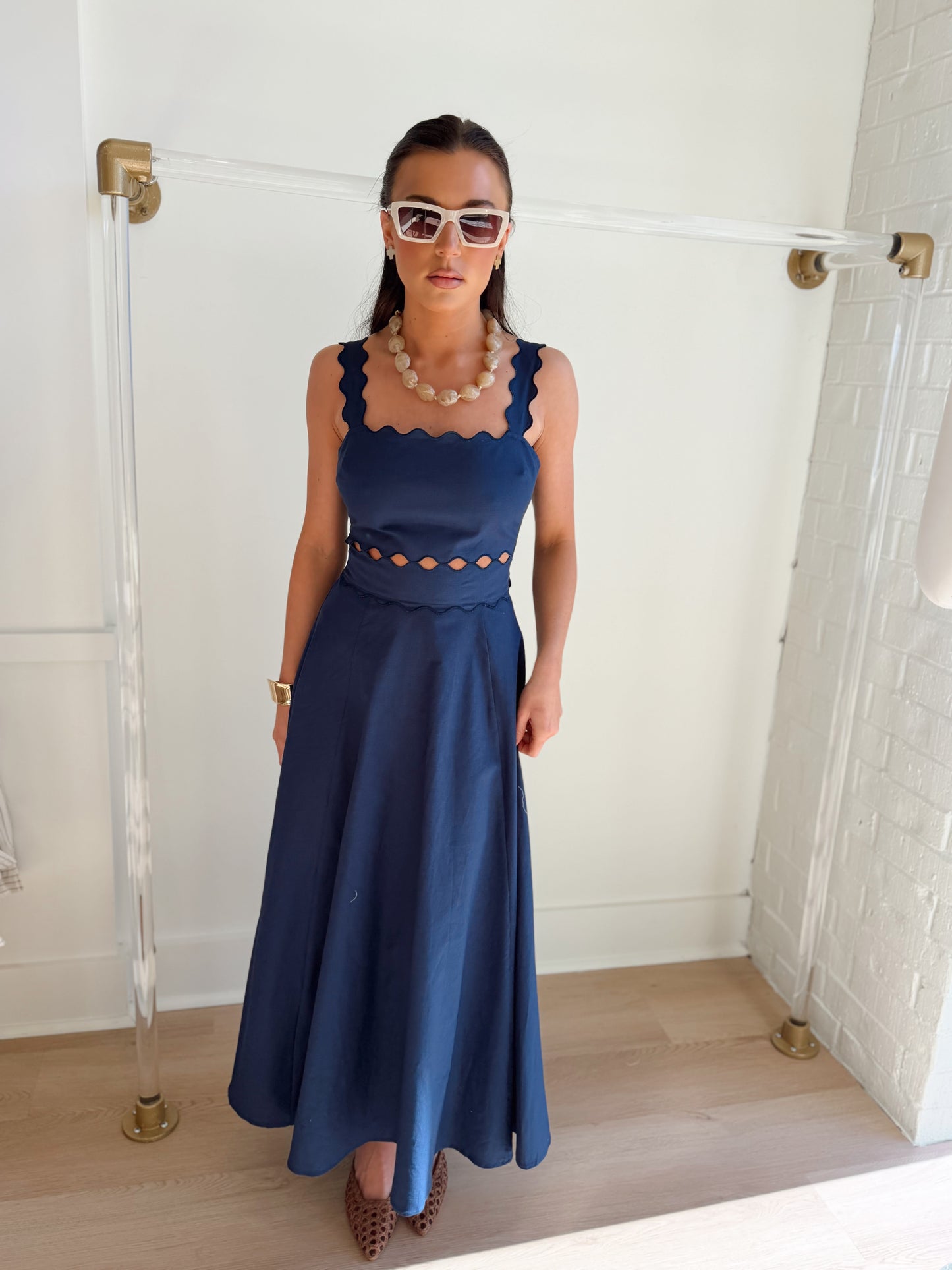 SCALLOP DETAILED MIDI DRESS