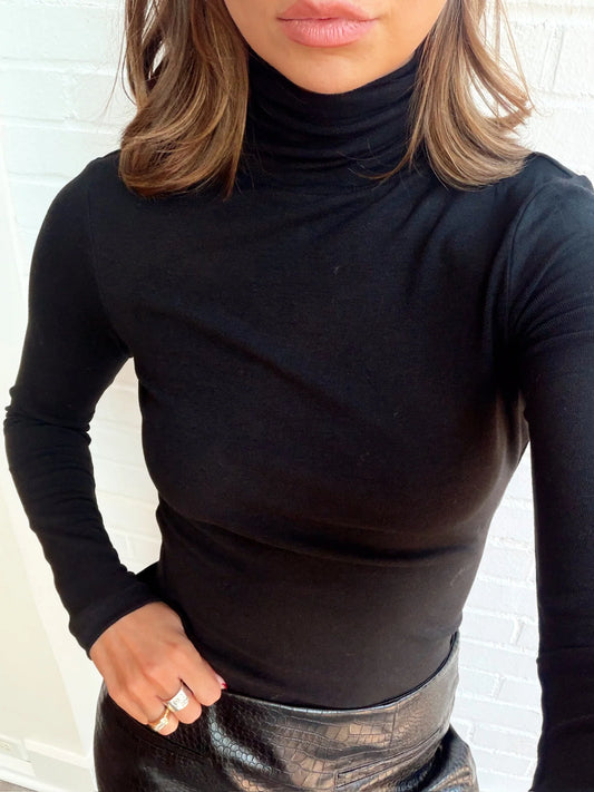 SWEETIE TURTLENECK KNIT TOP