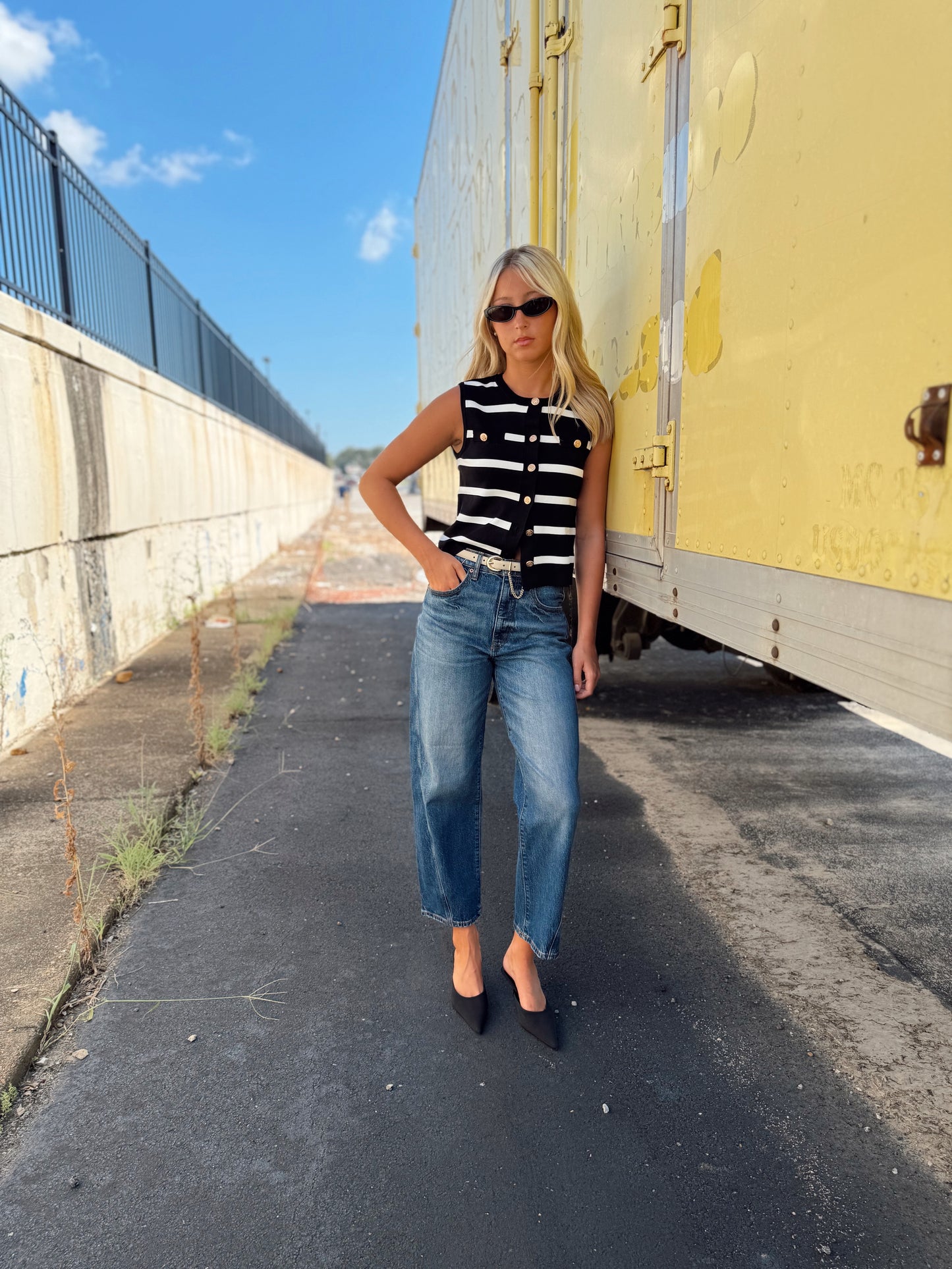 STRIPED KNIT SLEEVELESS VEST TOP