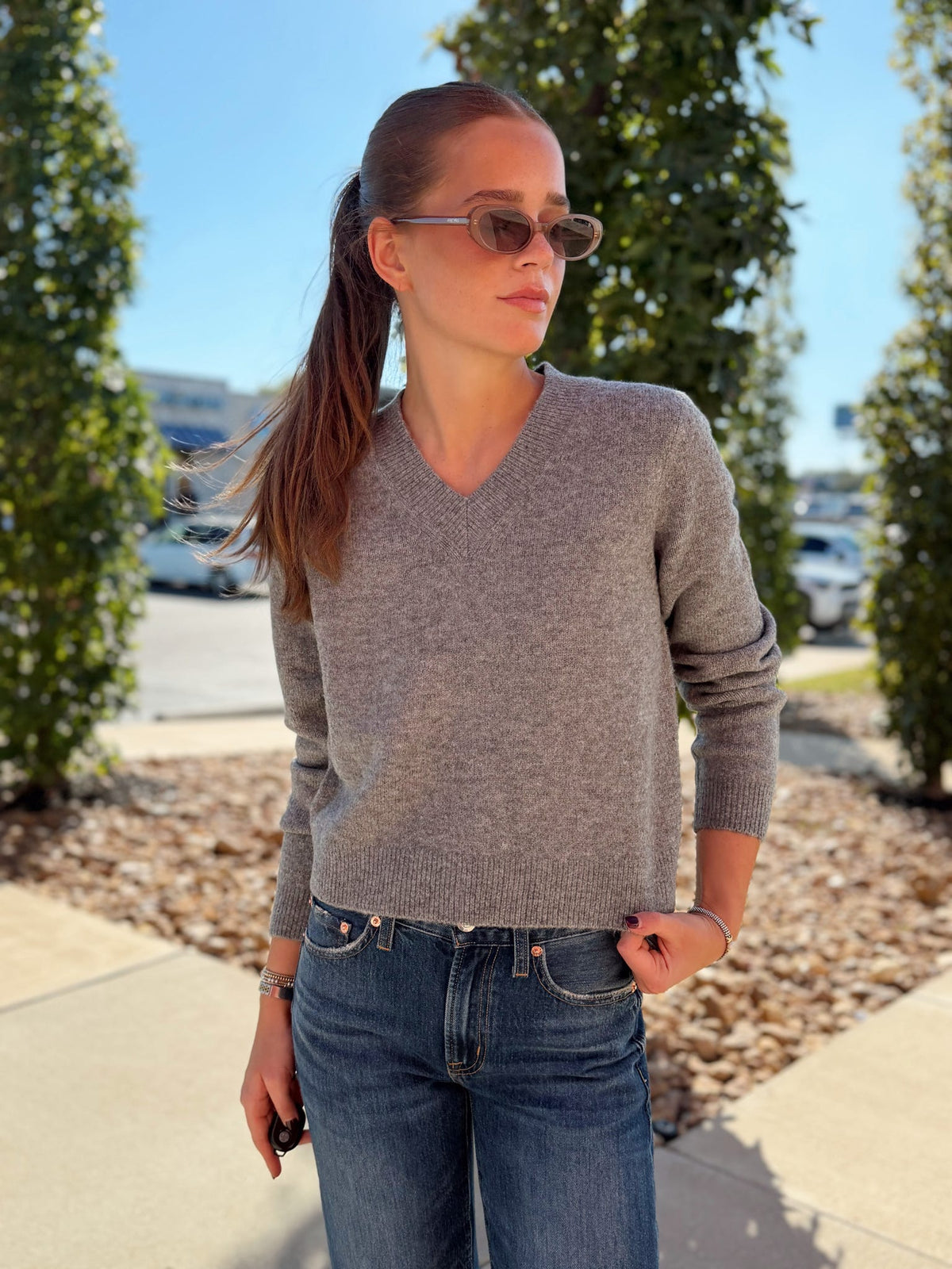 SUZIE KNIT V-NECK PULLOVER