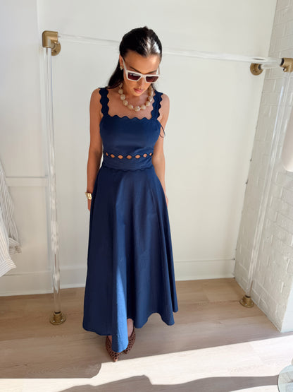 SCALLOP DETAILED MIDI DRESS