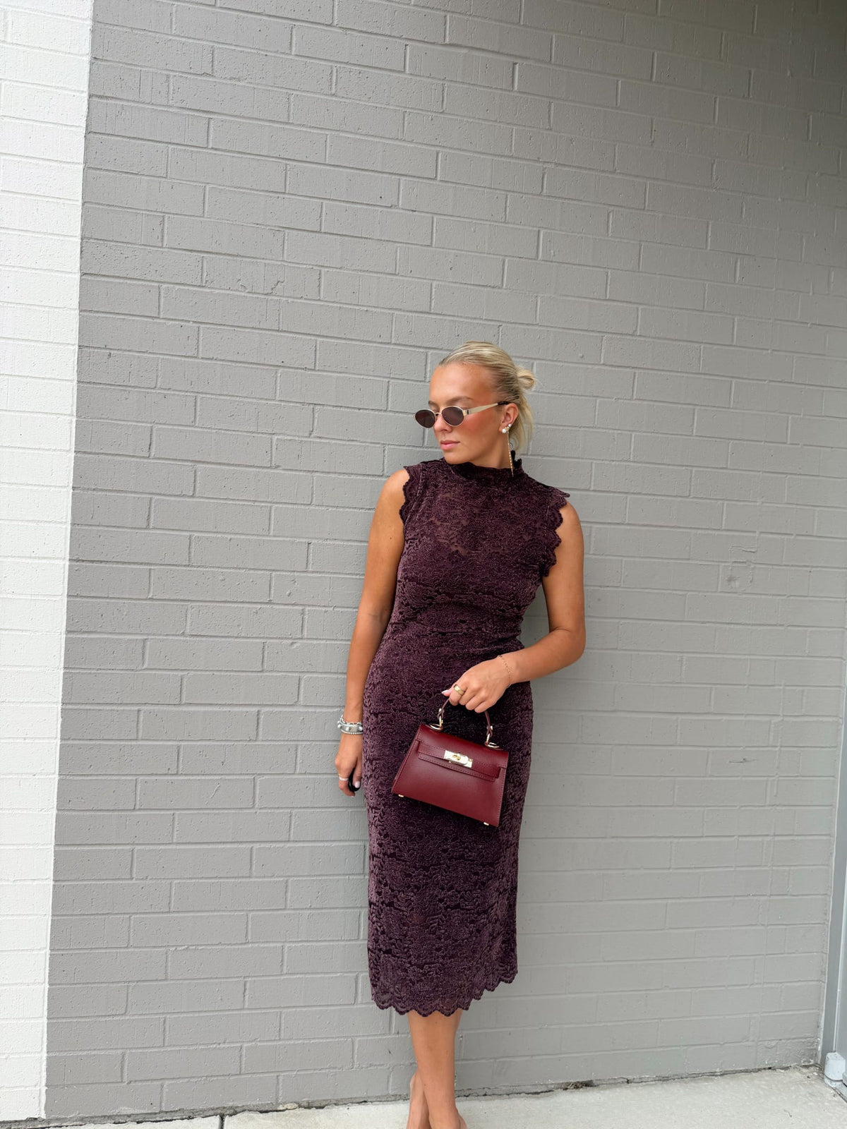 TESSA SLEEVELESS STRETCH LACE TURTLENECK