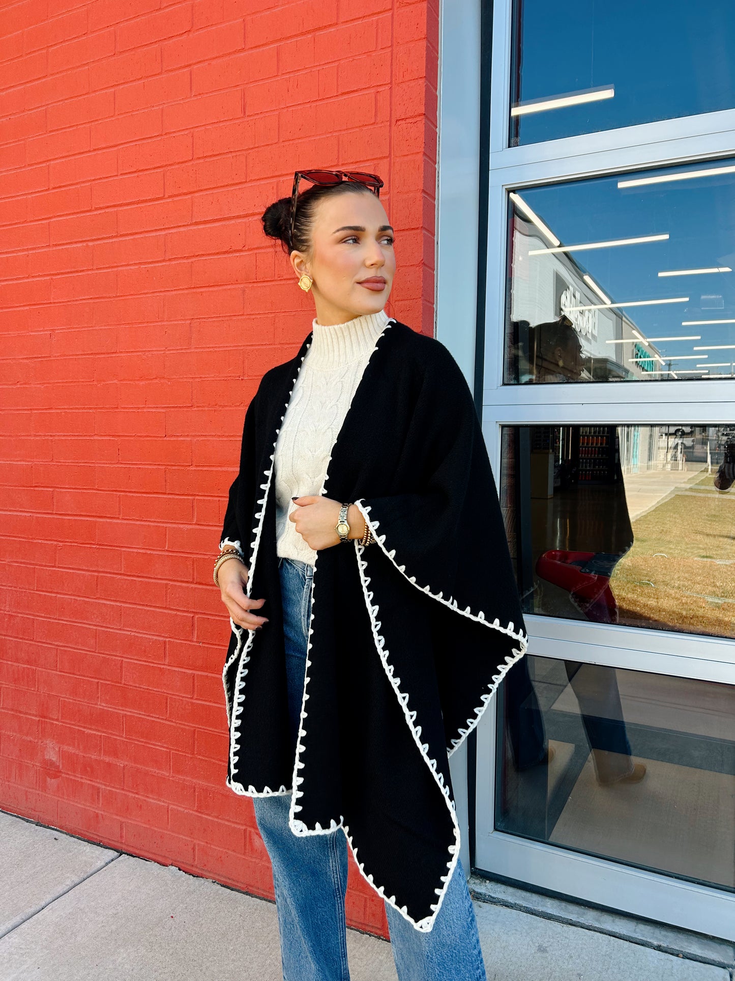 SHAWL WITH WHIPSTITCH DETAIL