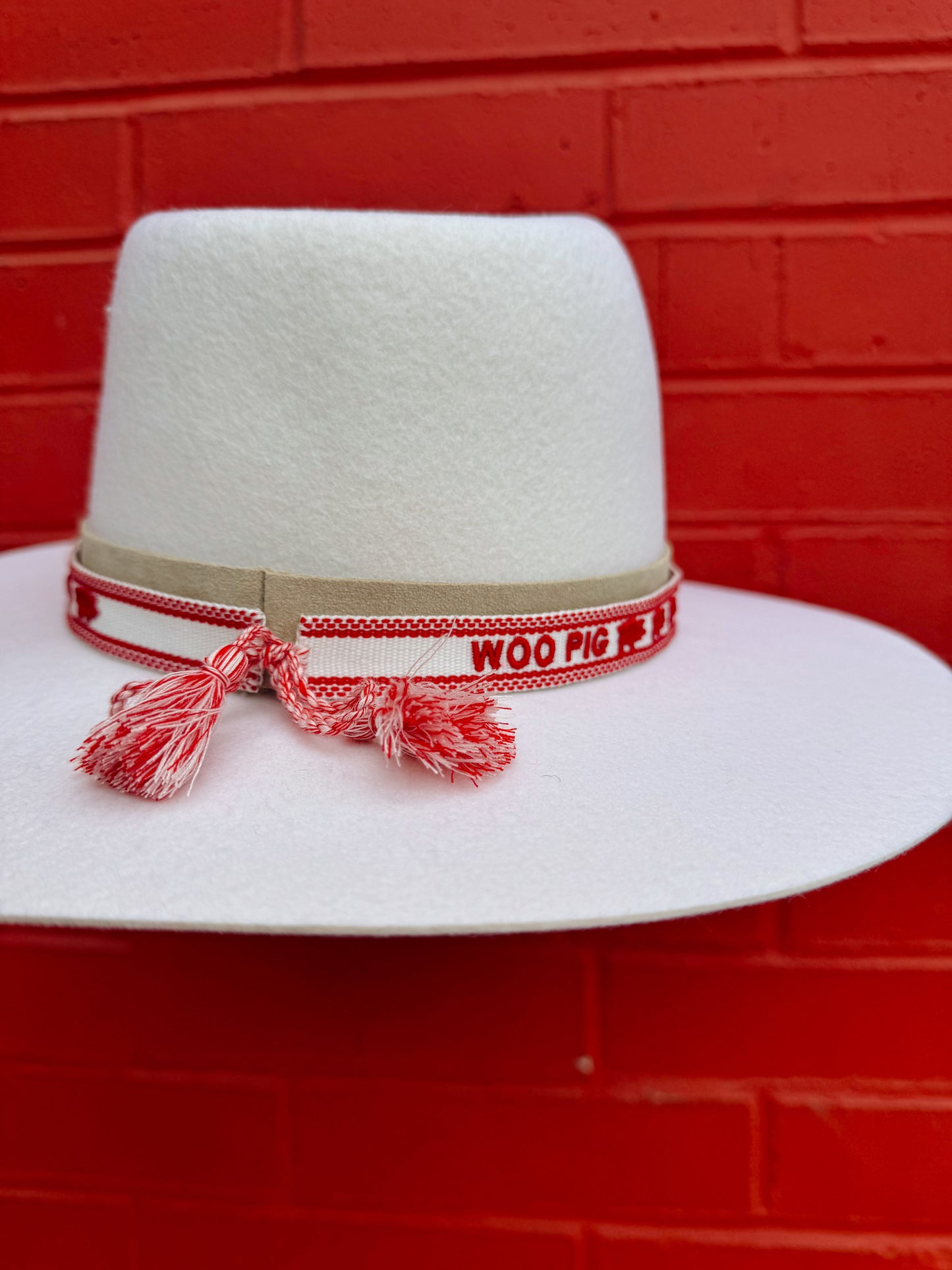 WOO PIG HAT BAND