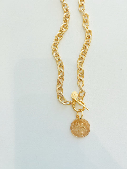 QUEEN COIN TOGGLE NECKLACE