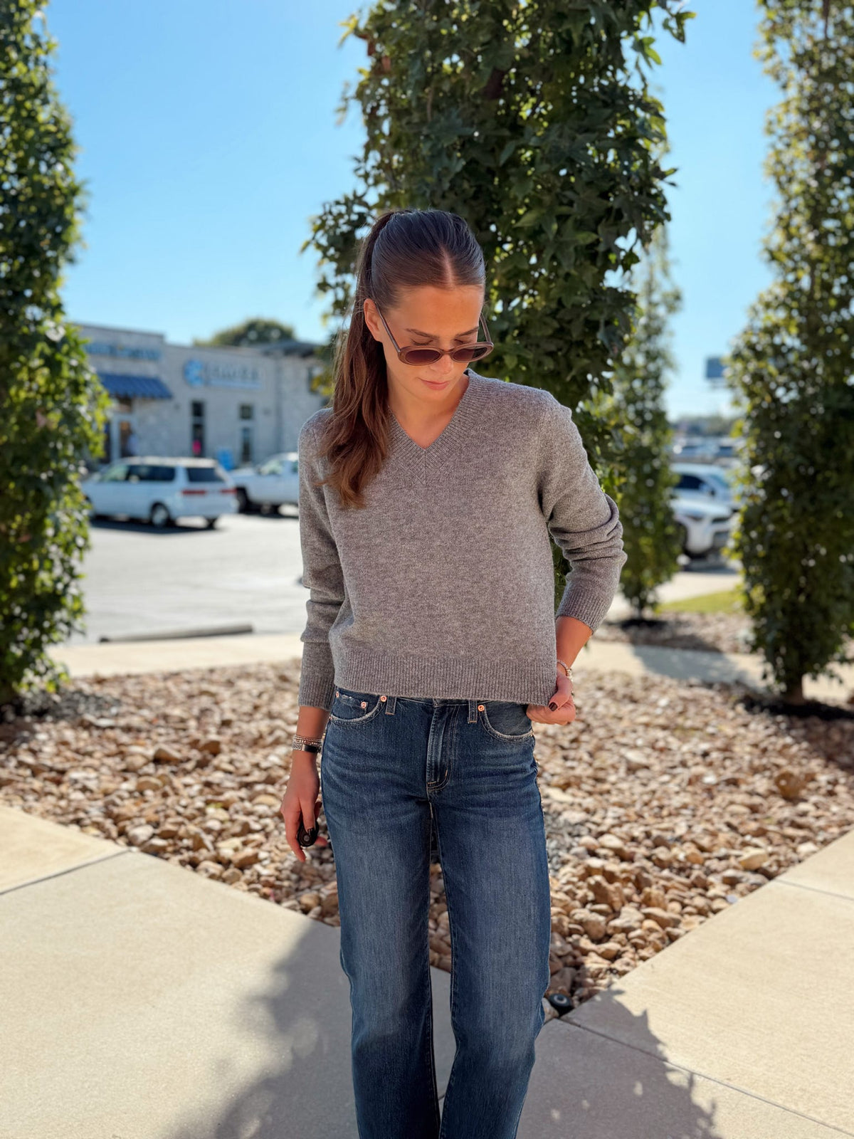 SUZIE KNIT V-NECK PULLOVER