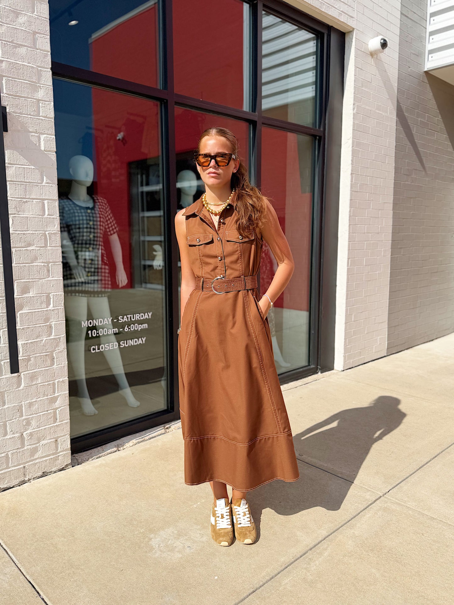 V-NECK SLEEVELESS DRESS