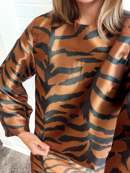 ANIMAL PRINT ROUND NECKLINE CROPPED TOP
