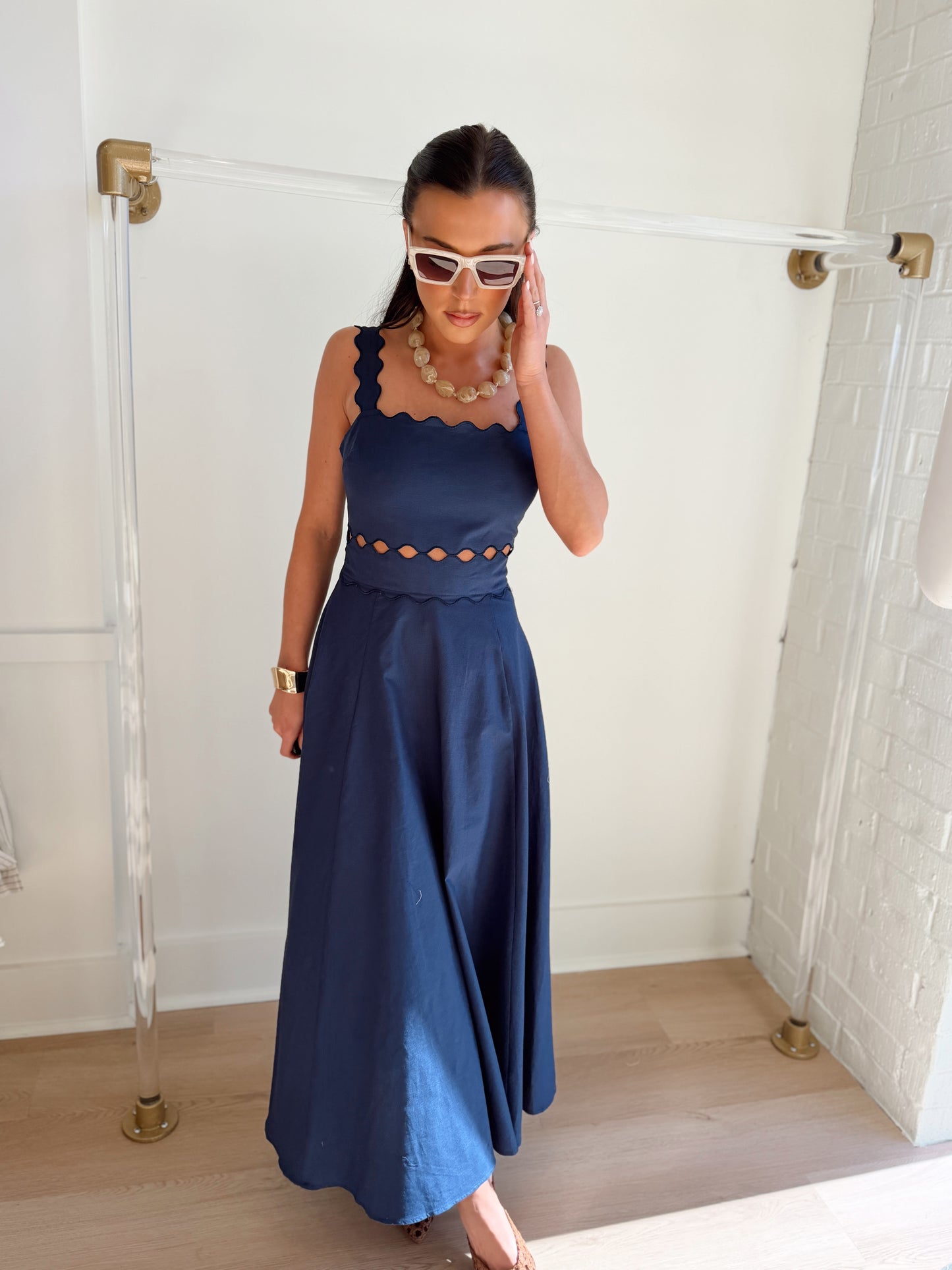 SCALLOP DETAILED MIDI DRESS