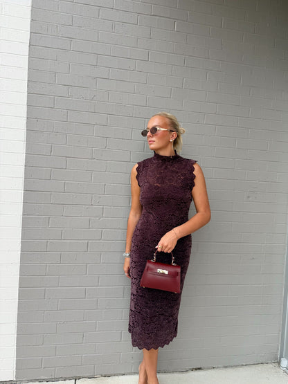 TESSA SLEEVELESS STRETCH LACE TURTLENECK