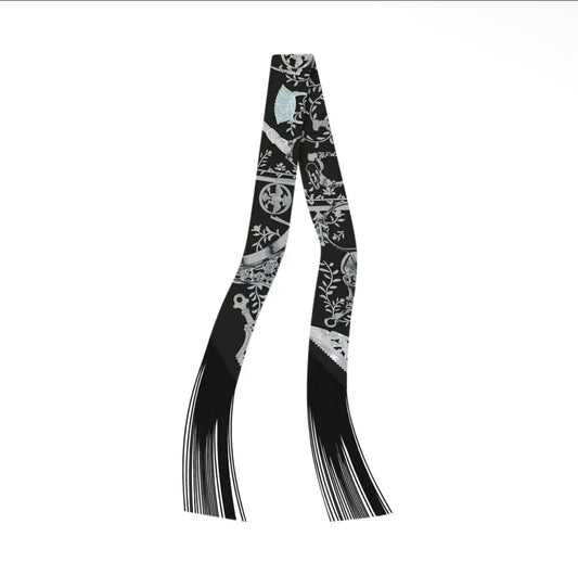 FRILLY SCARF WITH FRINGE - U