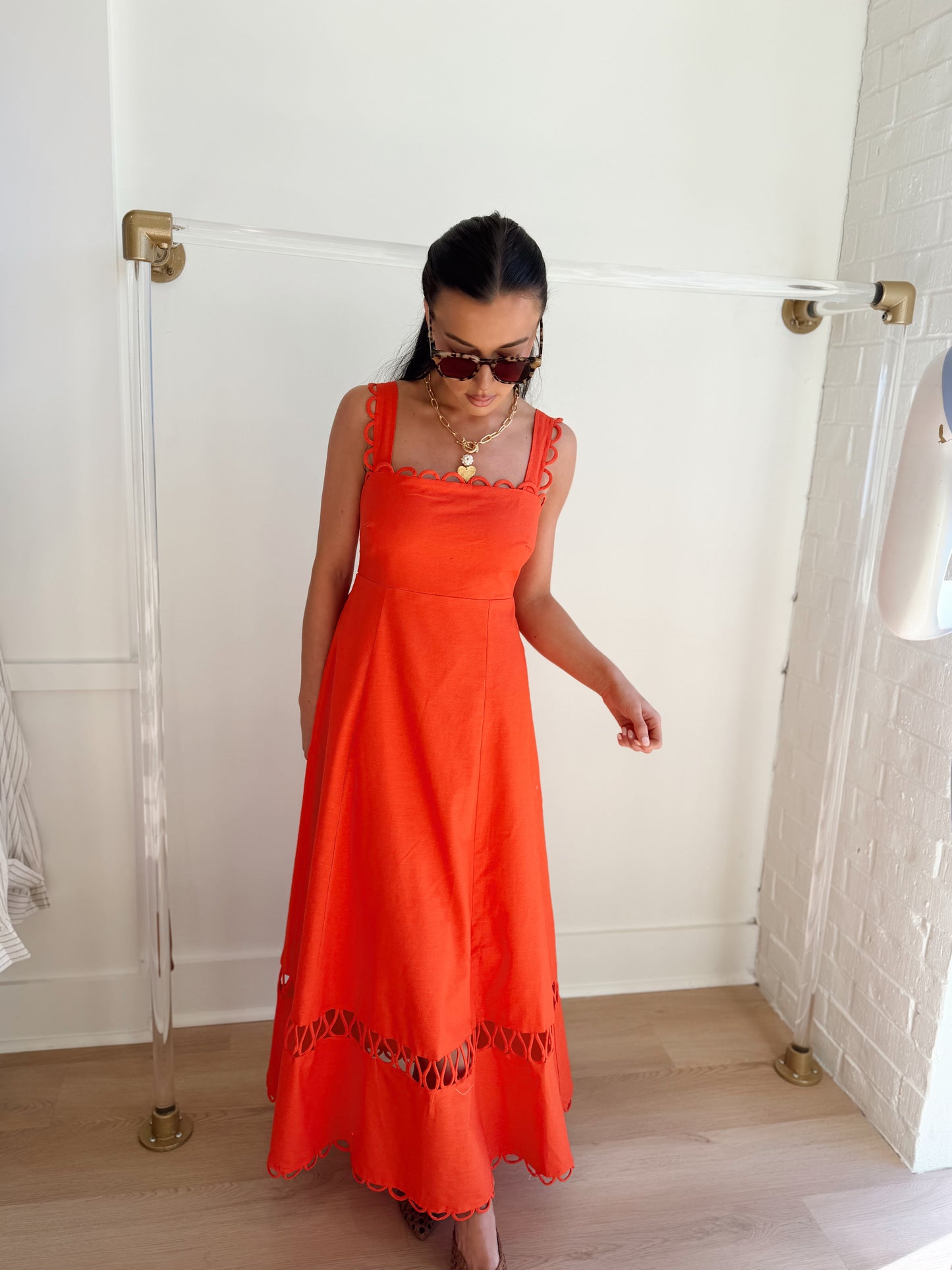 LINEN SCALLOPED DETAIL MIDI DRESS