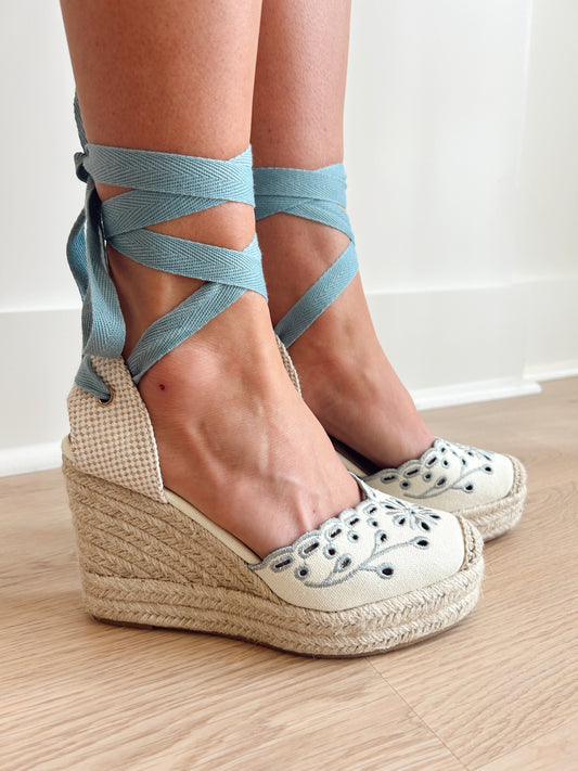 FLORAL EMBROIDERED ESPADRILLE