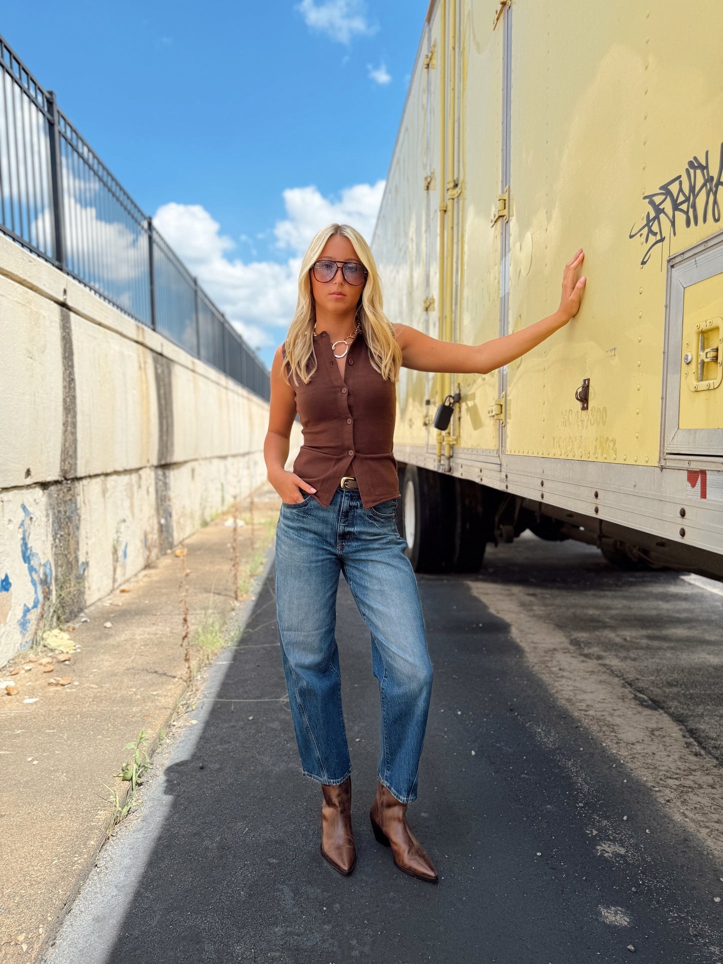 BUTTON DOWN SPLIT TANK