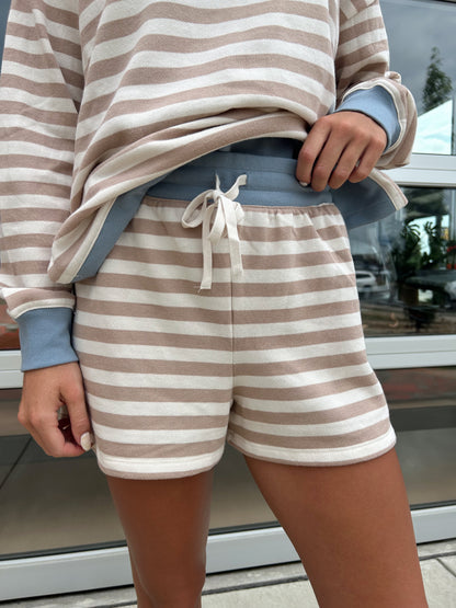 LOWKEY STRIPE SHORT