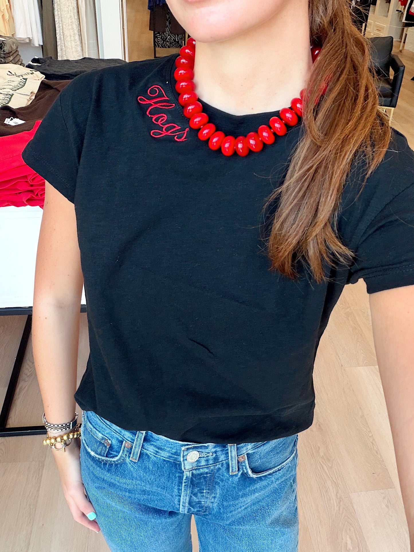 HOGS EMBROIDERED TEE