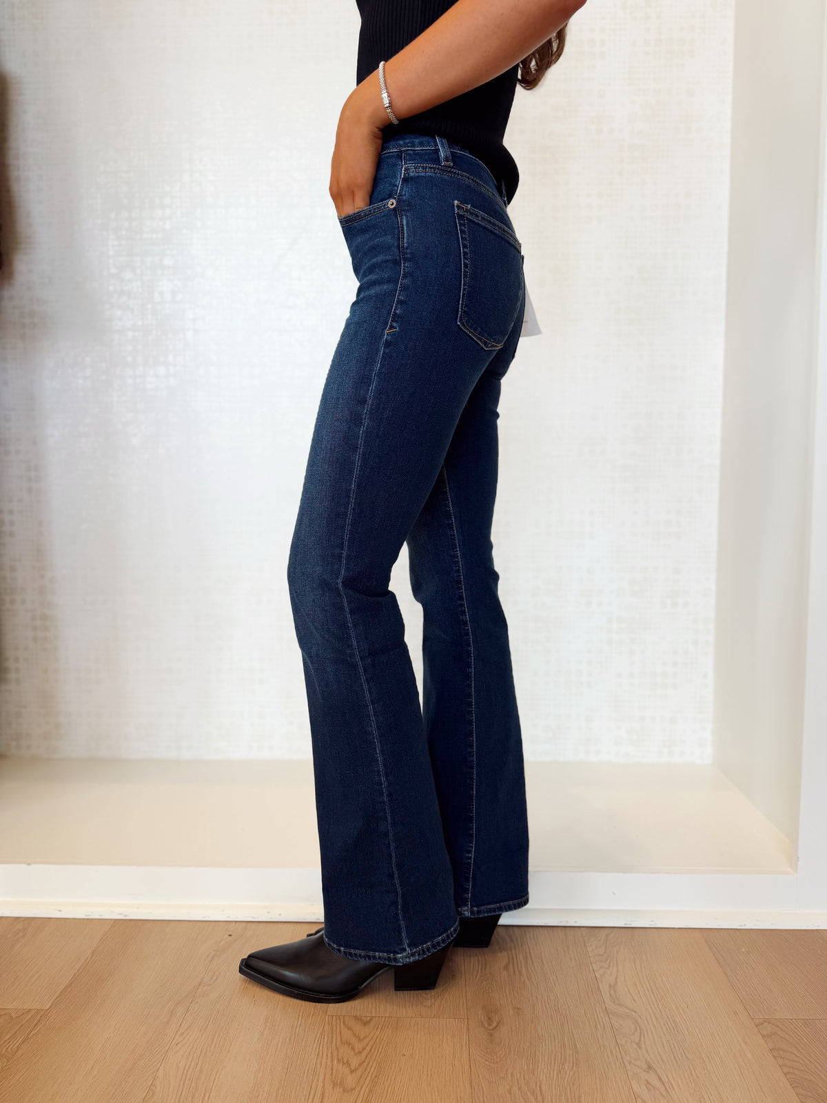 GOOD LOW RISE BOOT CUT JEAN