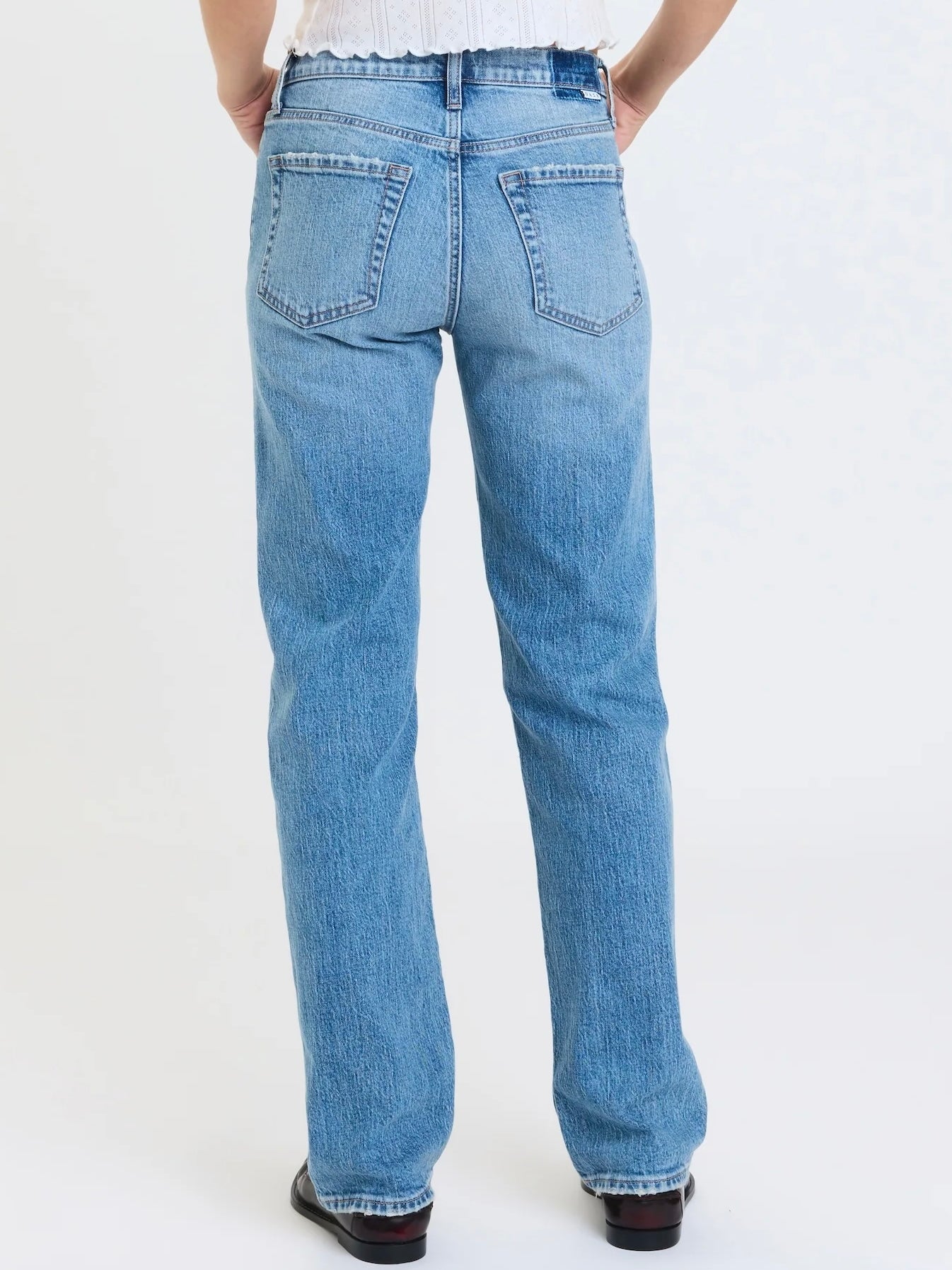 REBEL MID RISE SLIM STRAIGHT