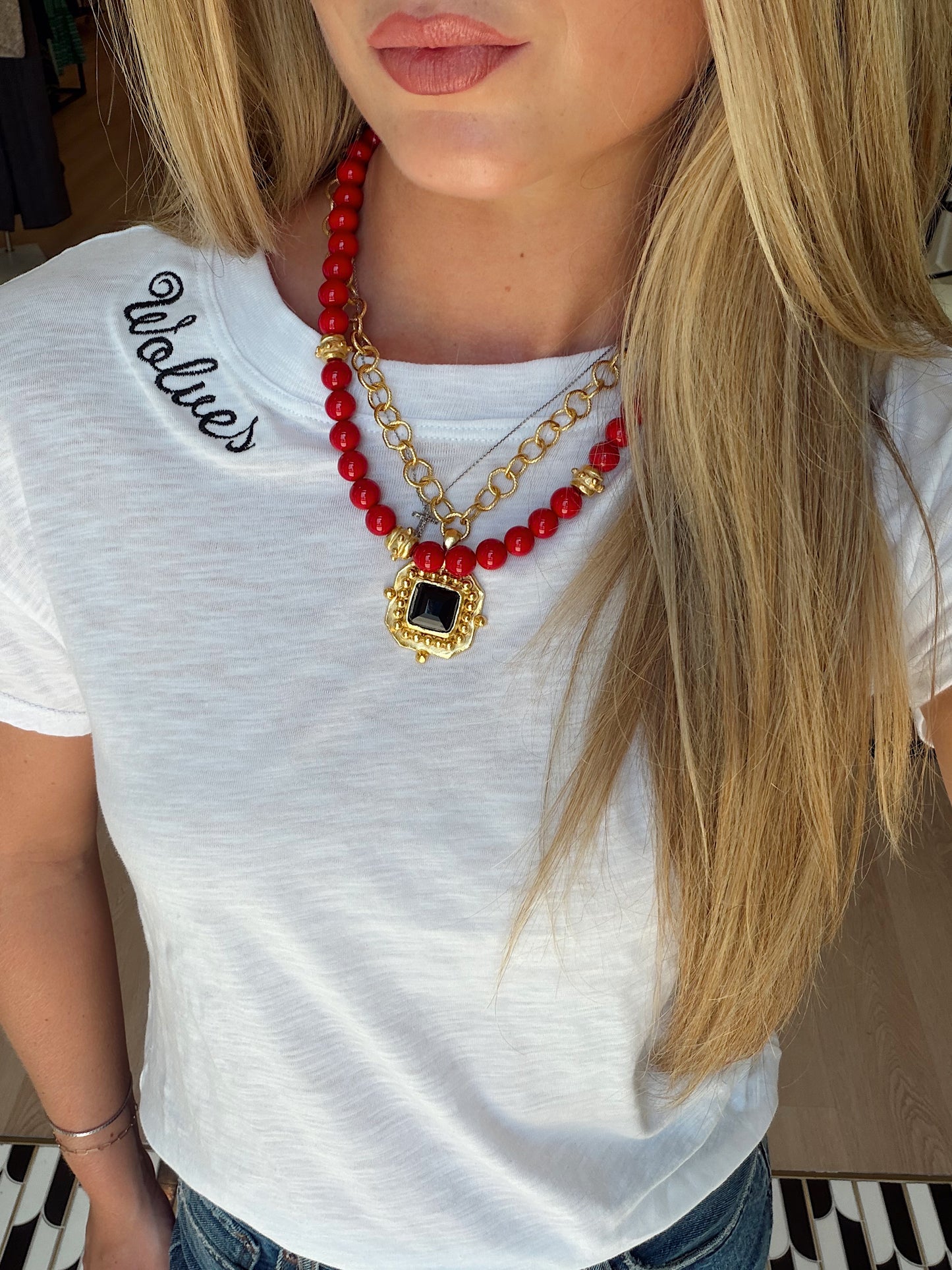 WOLVES EMBROIDERED TEE