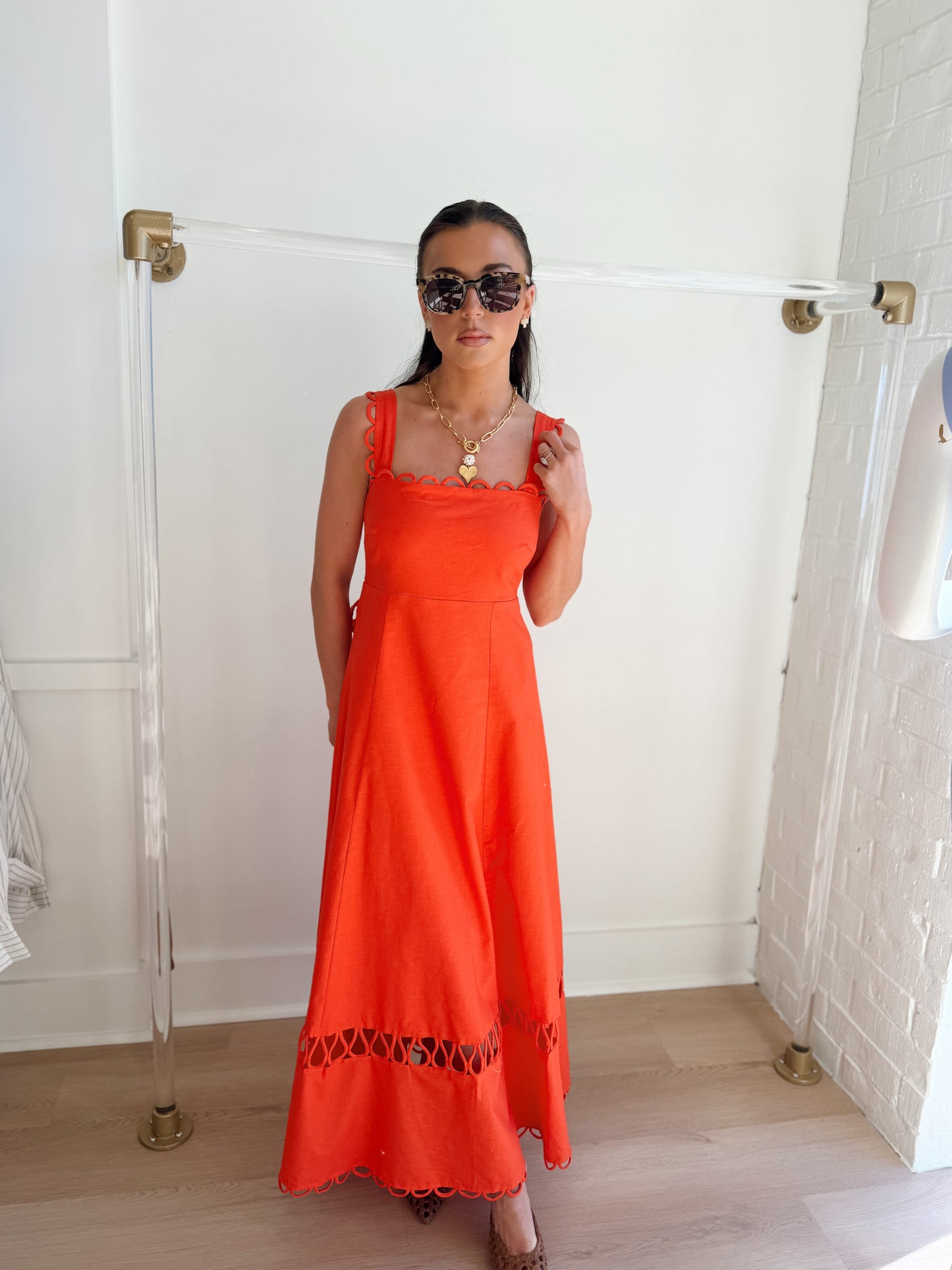 LINEN SCALLOPED DETAIL MIDI DRESS