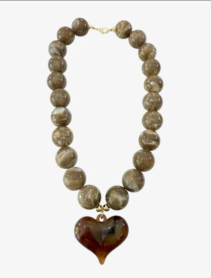 KAIDEN CHUNKY BEADED NECKLACE W/ HEART CHARM