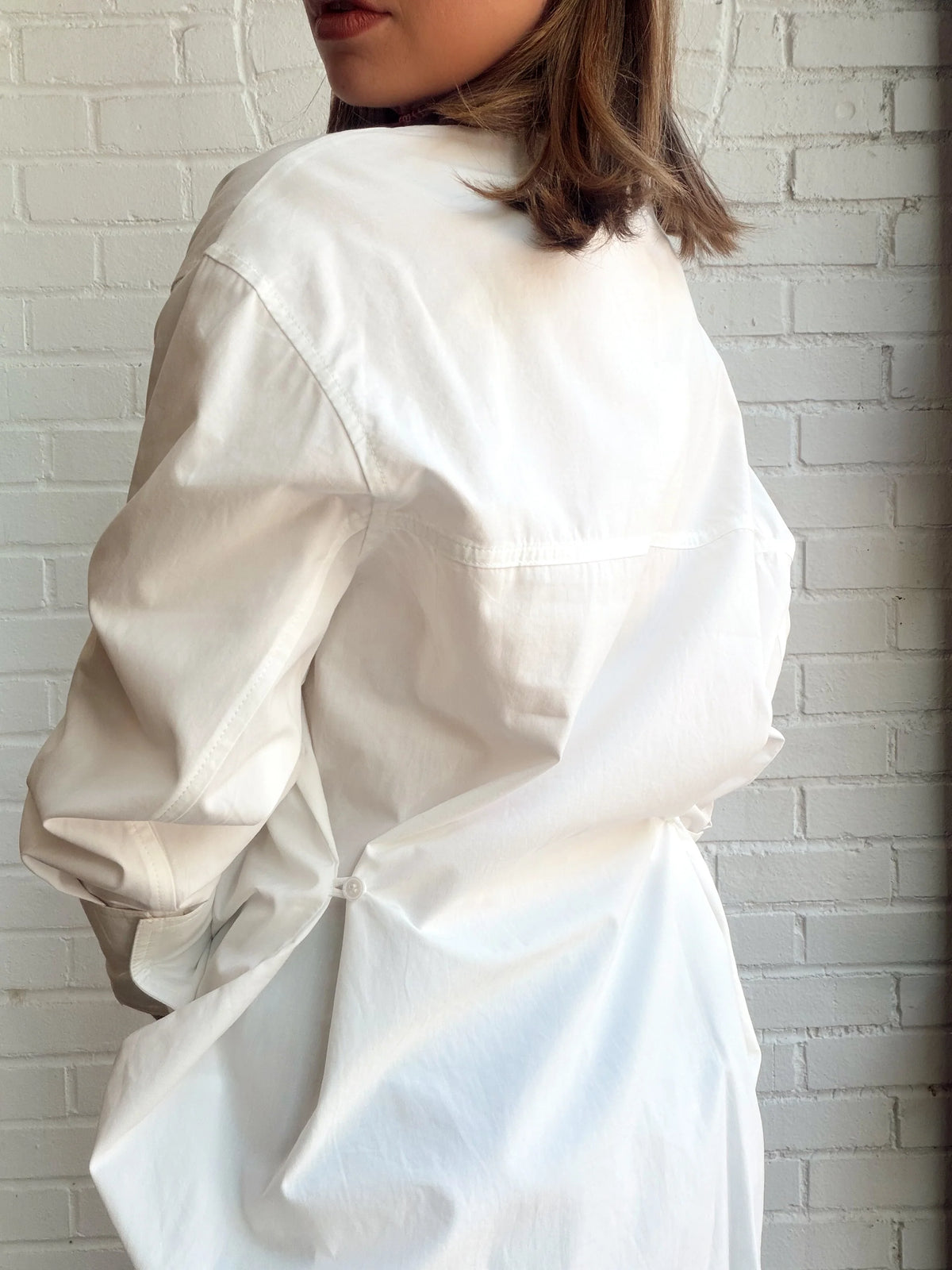 BACK PLEAT DETAILED BUTTON DOWN