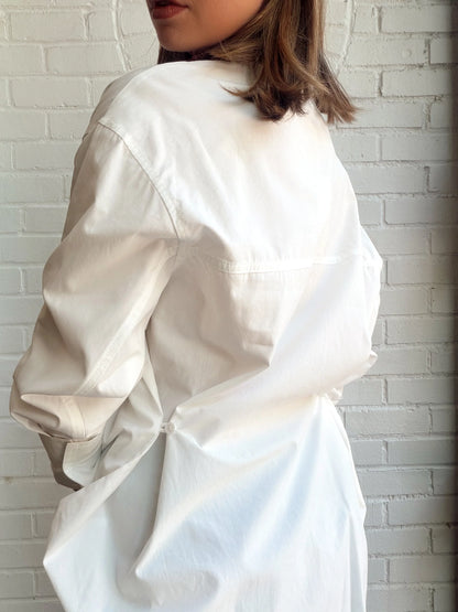 BACK PLEAT DETAILED BUTTON DOWN